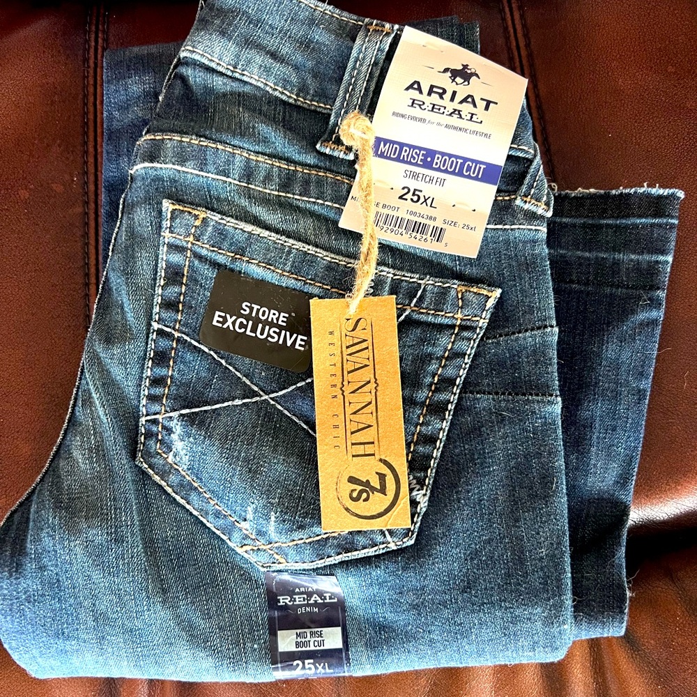Brand new Ariat Jeans. 25XL. I love them. SO CUTE!!